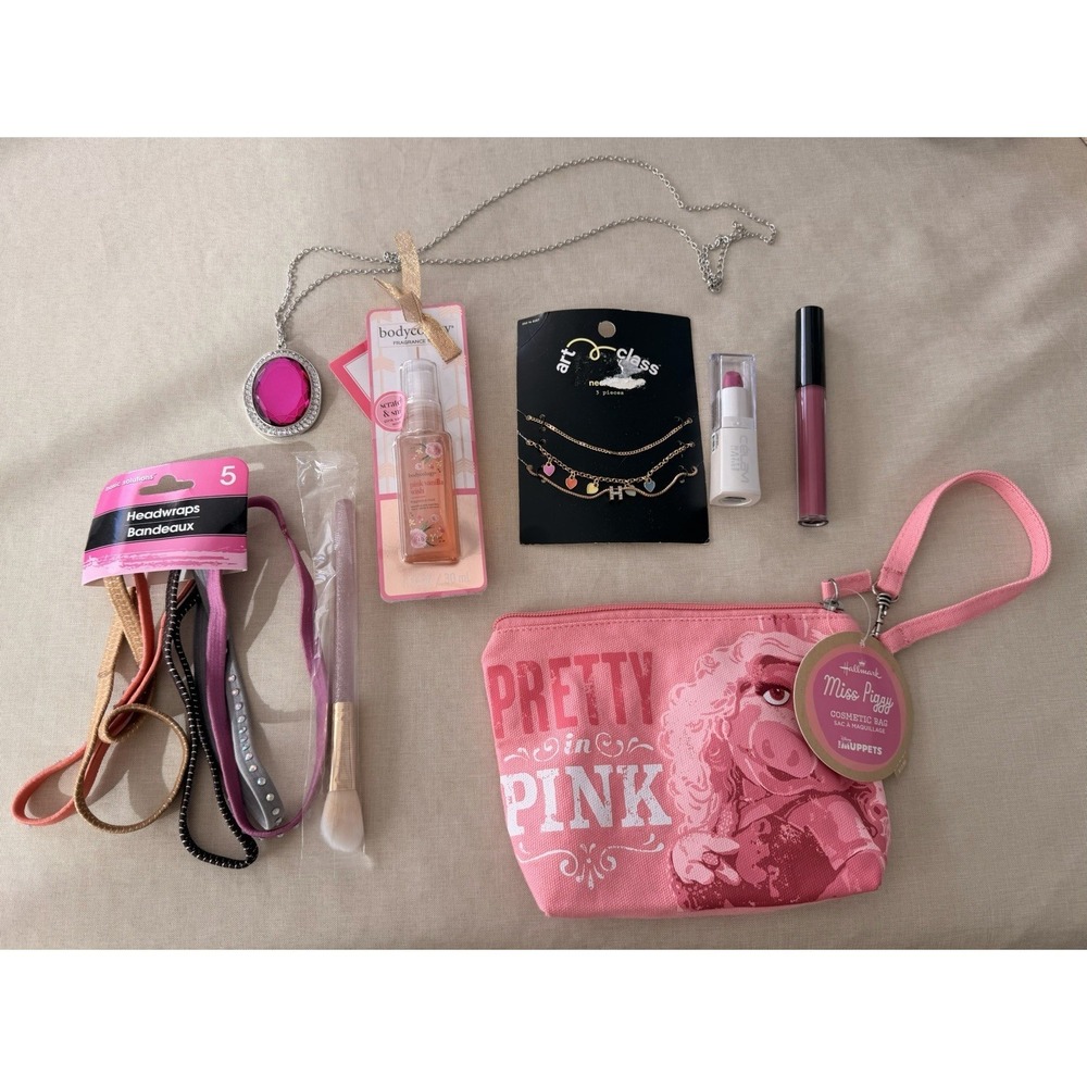 Miss Piggy Makeup Bag Beauty Bundle Necklace Lipstick Pink Gift Set NWT